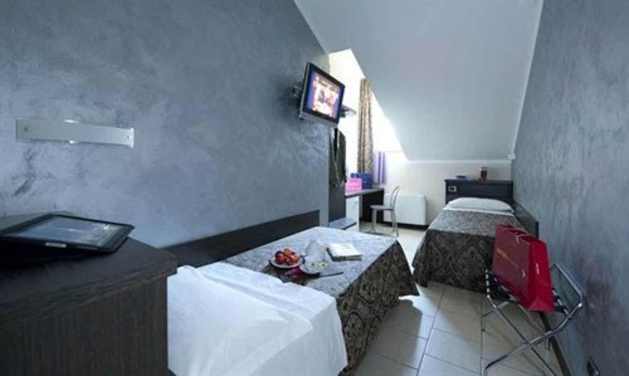 Hotel Ideale Milano Esterno foto